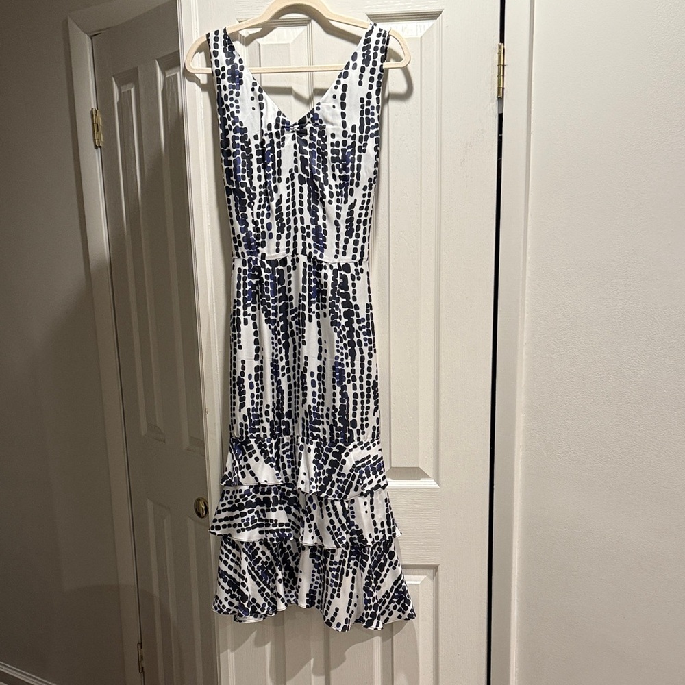 Elegant Black and White Sleeveless Dress